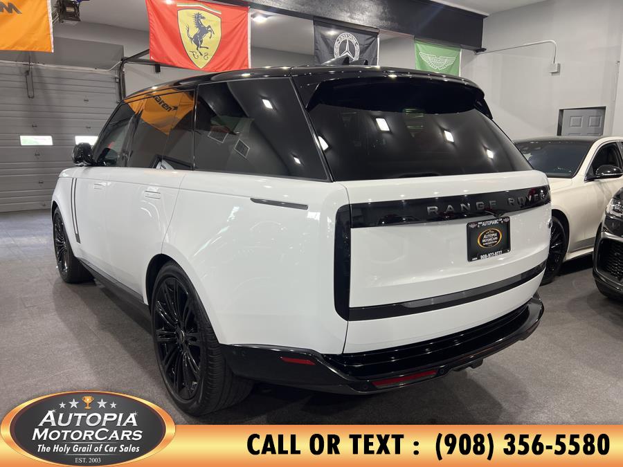 2023 Land Rover Range Rover SE photo 3