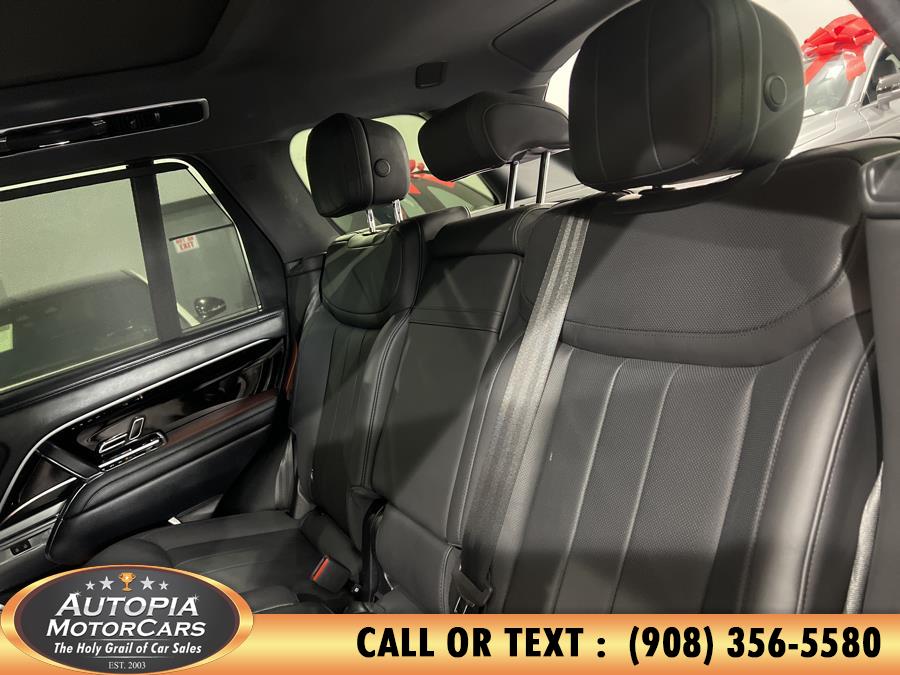 2023 Land Rover Range Rover SE photo 18