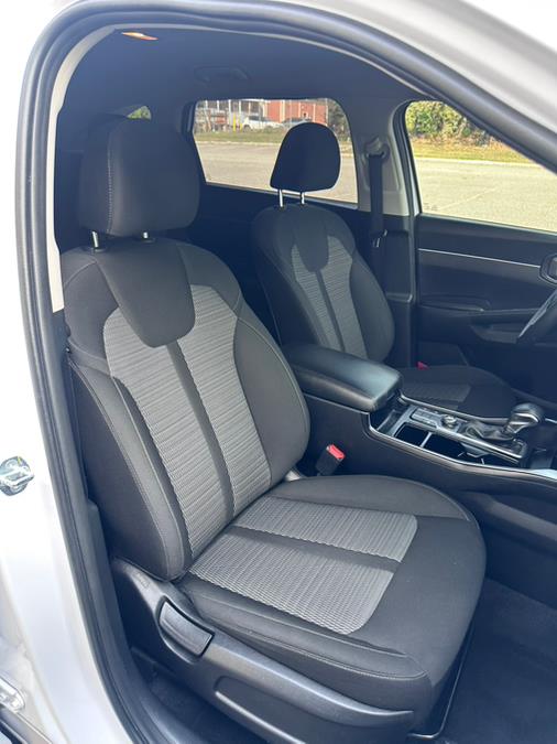 2023 Kia Sorento LX photo 27