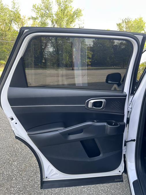 2023 Kia Sorento LX photo 29
