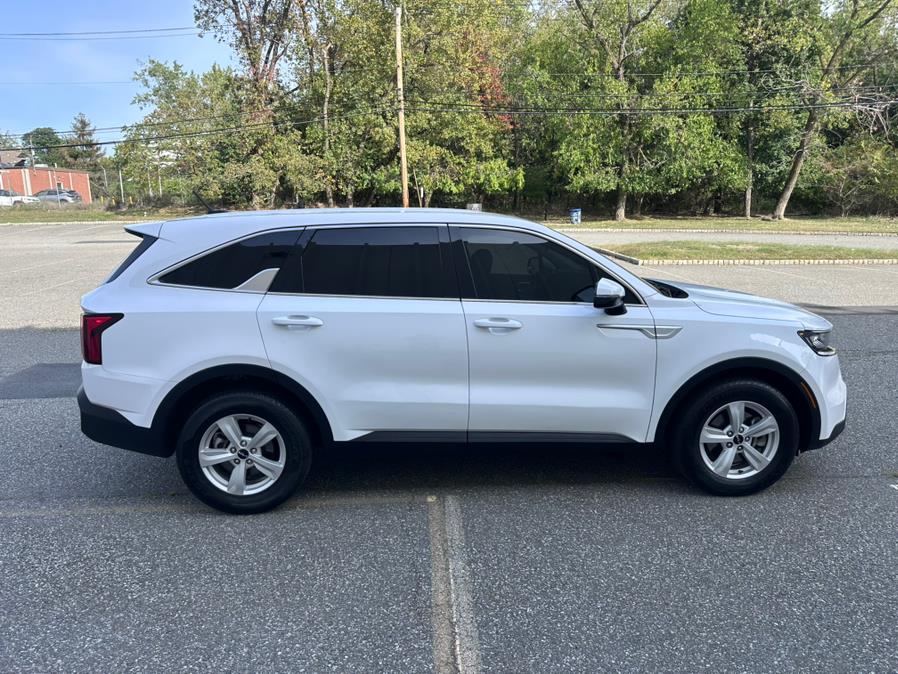2023 Kia Sorento LX photo 8
