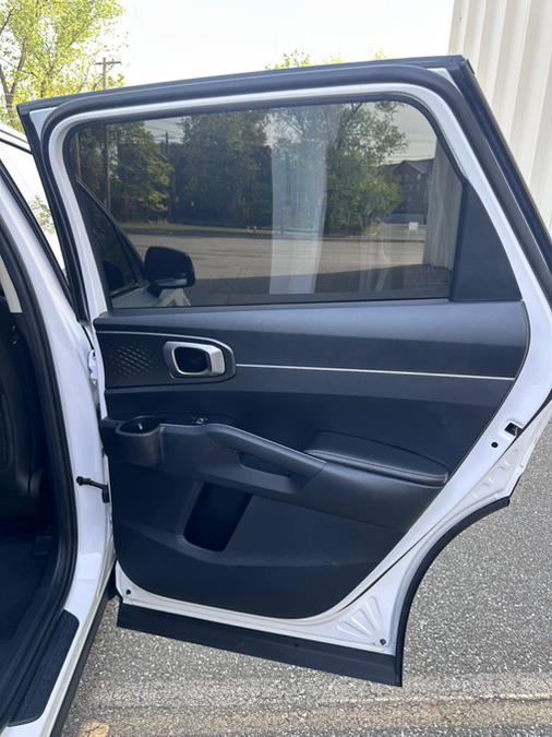 2023 Kia Sorento LX photo 19