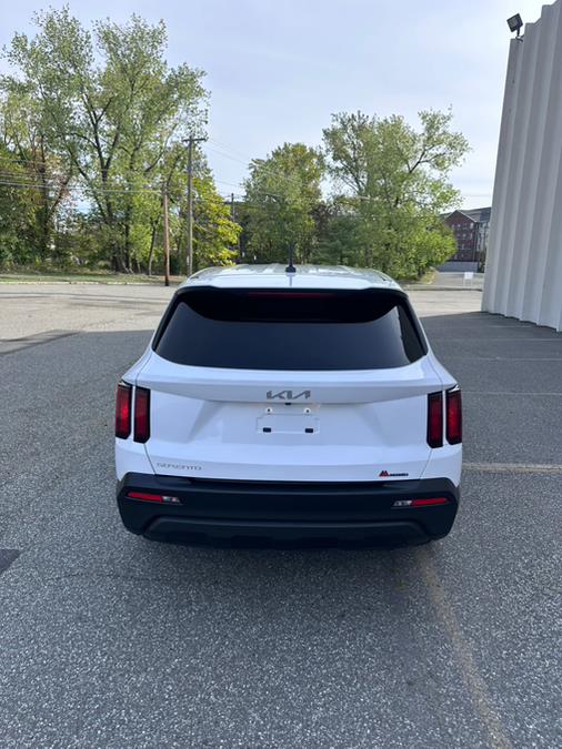 2023 Kia Sorento LX photo 10