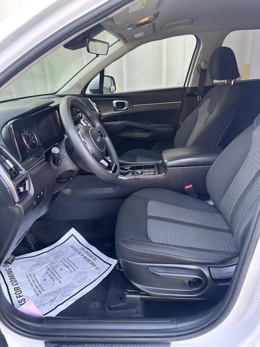 2023 Kia Sorento LX photo 37