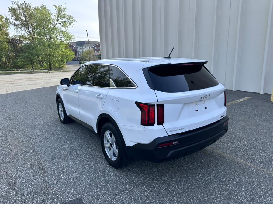 2023 Kia Sorento LX photo 11