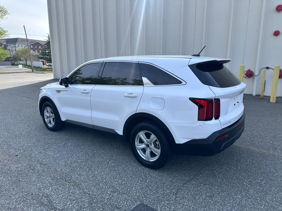 2023 Kia Sorento LX photo 12