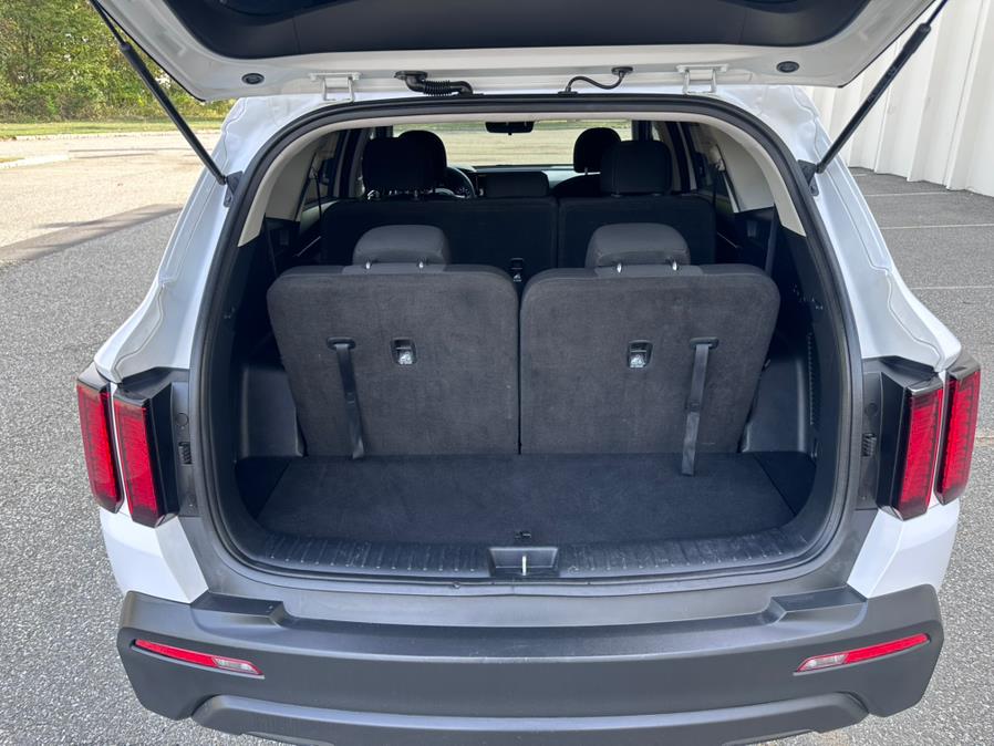 2023 Kia Sorento LX photo 17