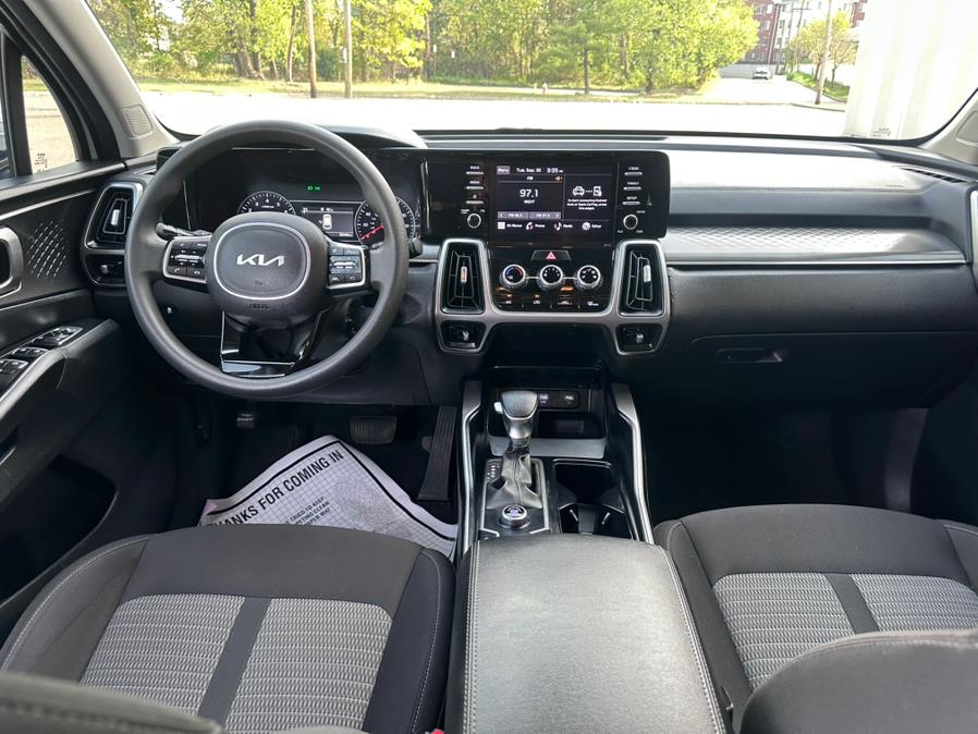 2023 Kia Sorento LX photo 33