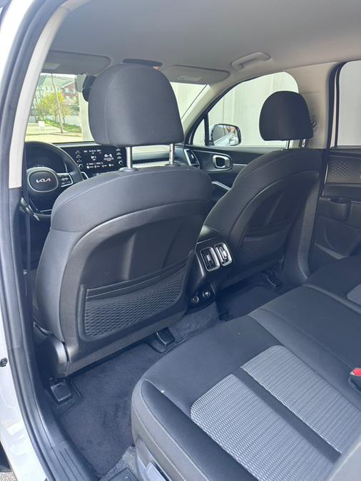 2023 Kia Sorento LX photo 30