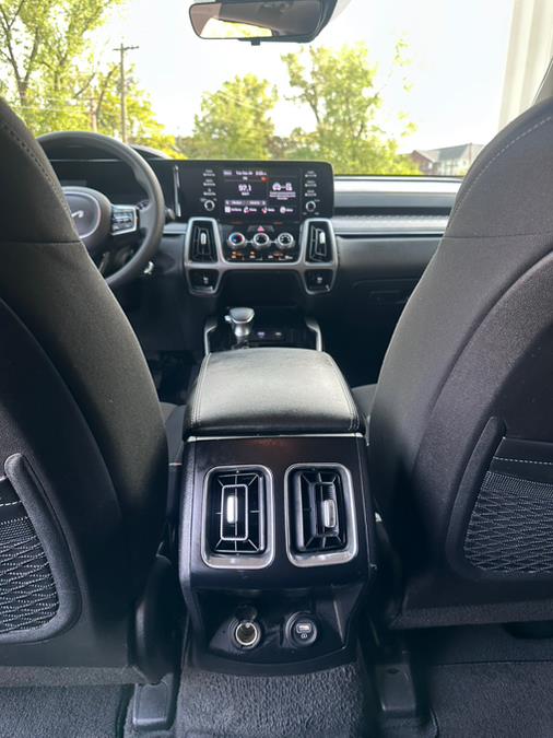 2023 Kia Sorento LX photo 32