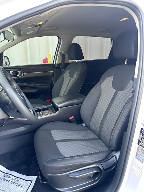 2023 Kia Sorento LX photo 38