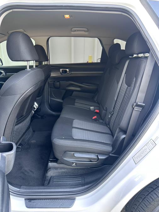 2023 Kia Sorento LX photo 28