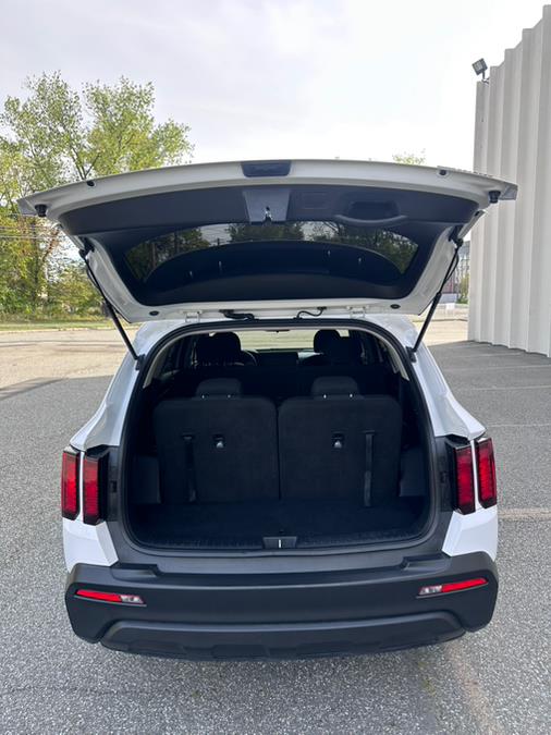 2023 Kia Sorento LX photo 16