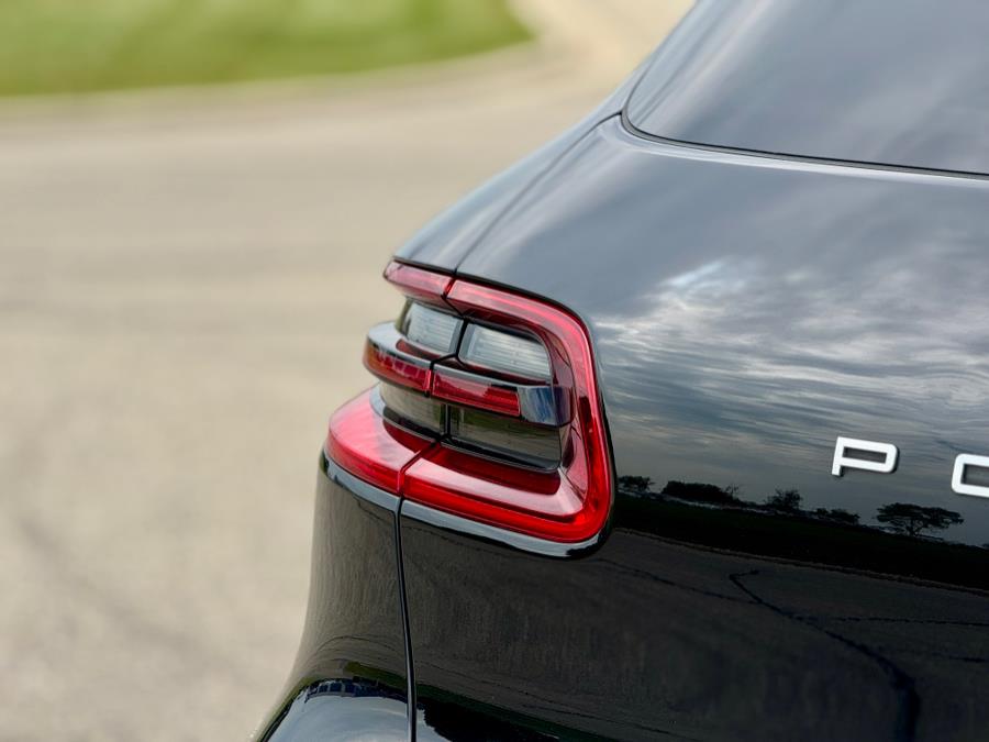 2017 Porsche Macan Base photo 20