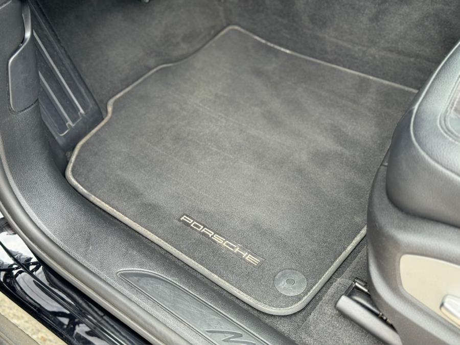 2017 Porsche Macan Base photo 26