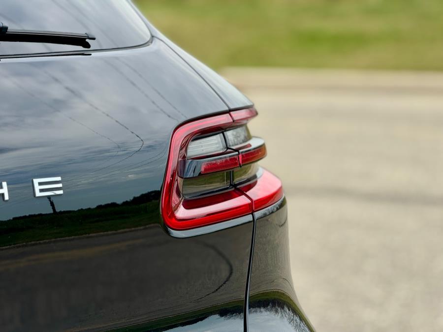2017 Porsche Macan Base photo 21
