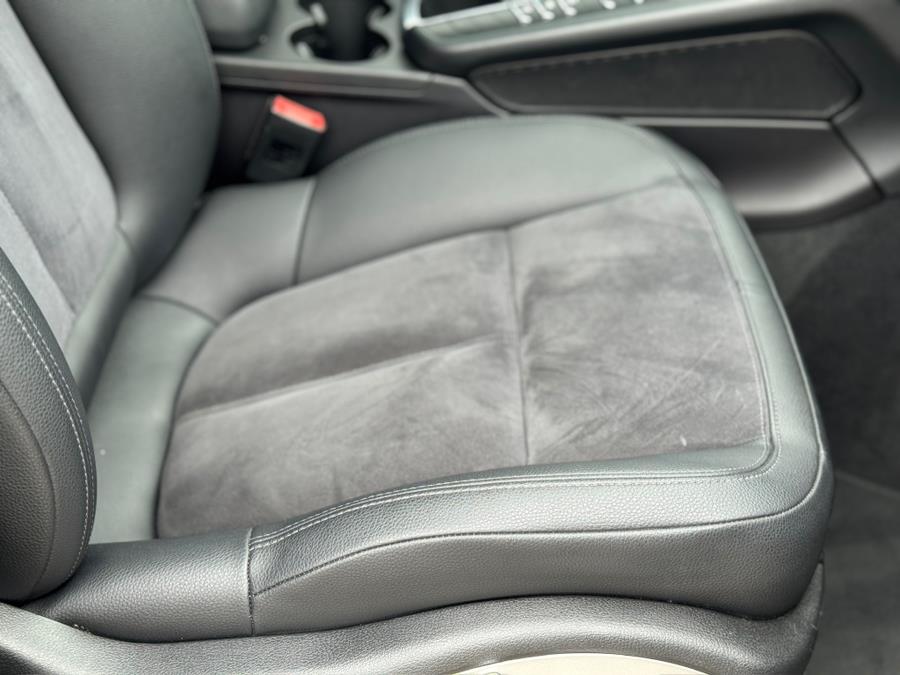 2017 Porsche Macan Base photo 42