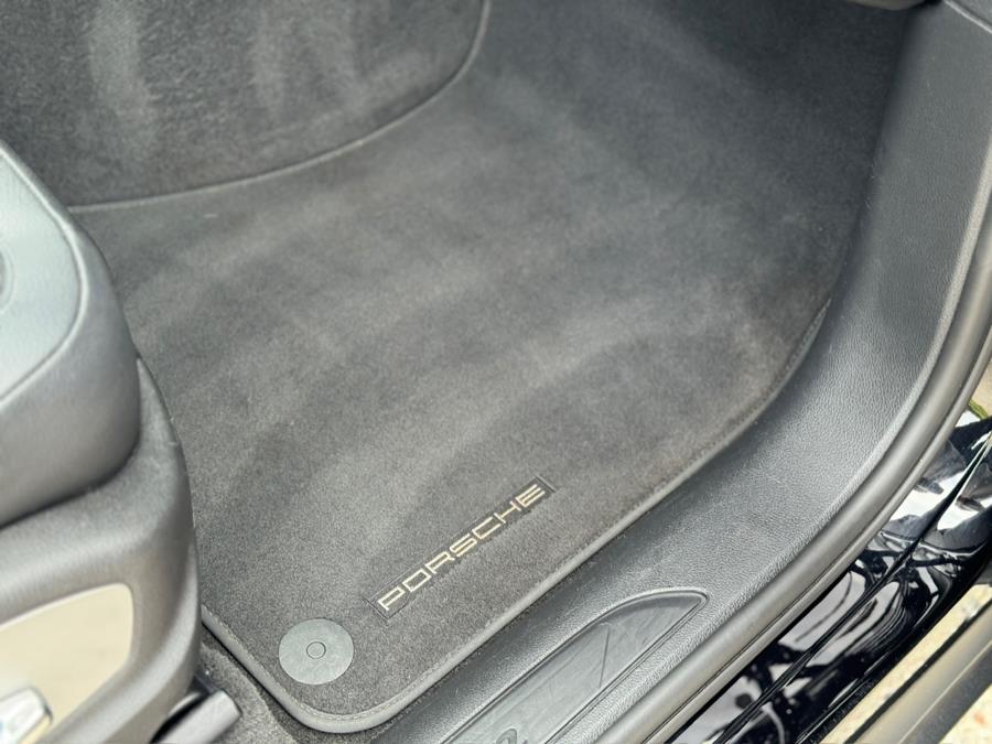 2017 Porsche Macan Base photo 40