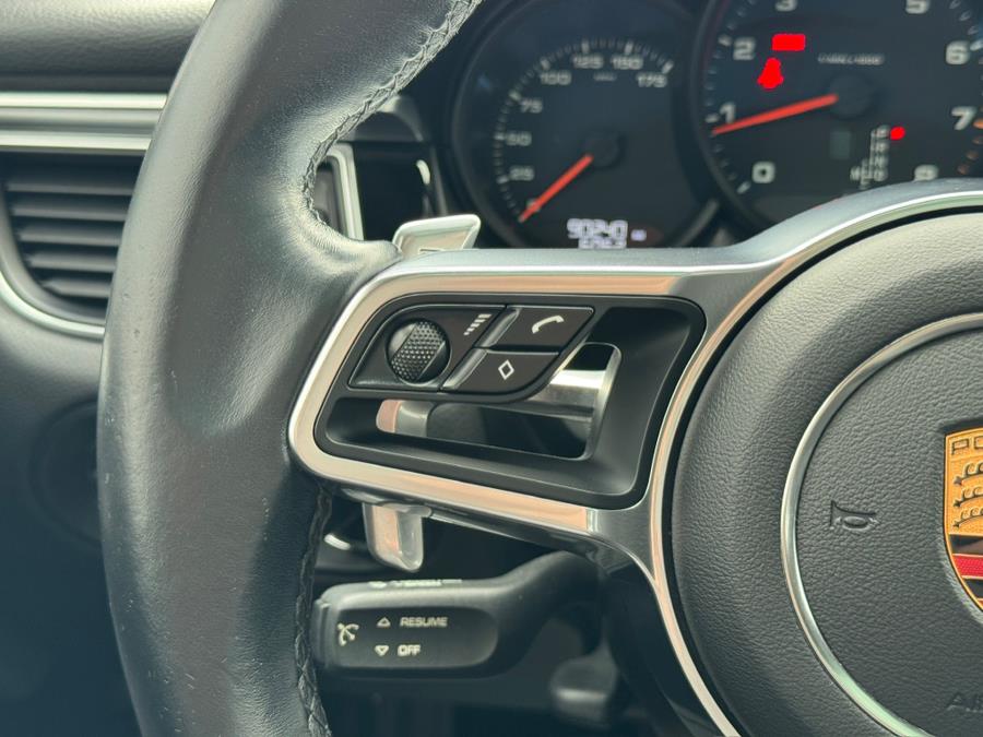 2017 Porsche Macan Base photo 57