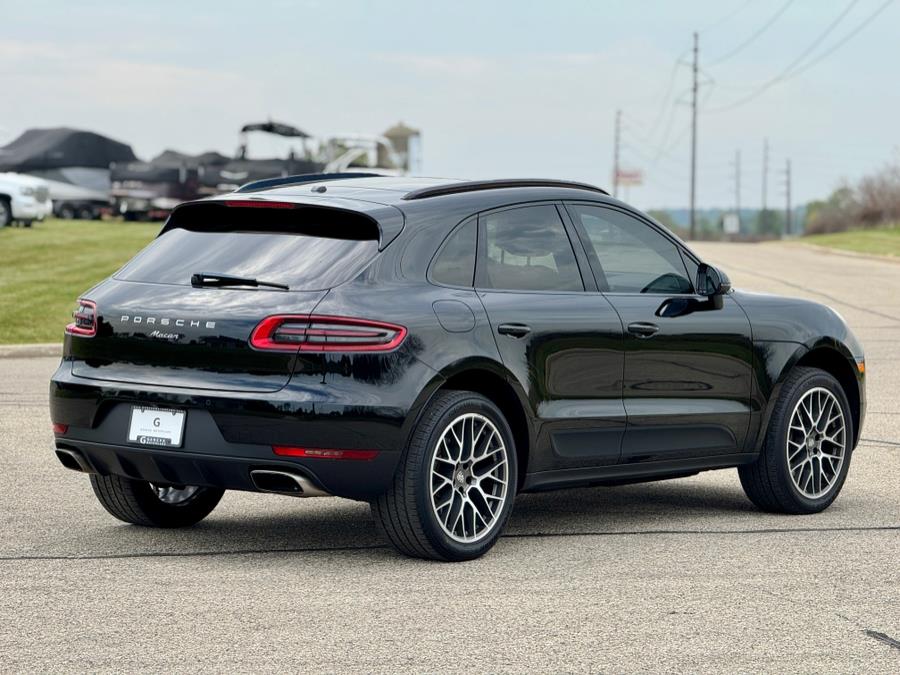2017 Porsche Macan Base photo 9
