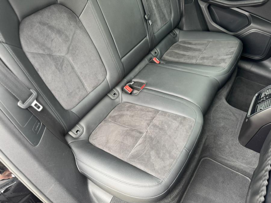 2017 Porsche Macan Base photo 37
