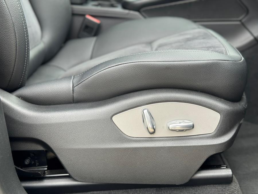 2017 Porsche Macan Base photo 41