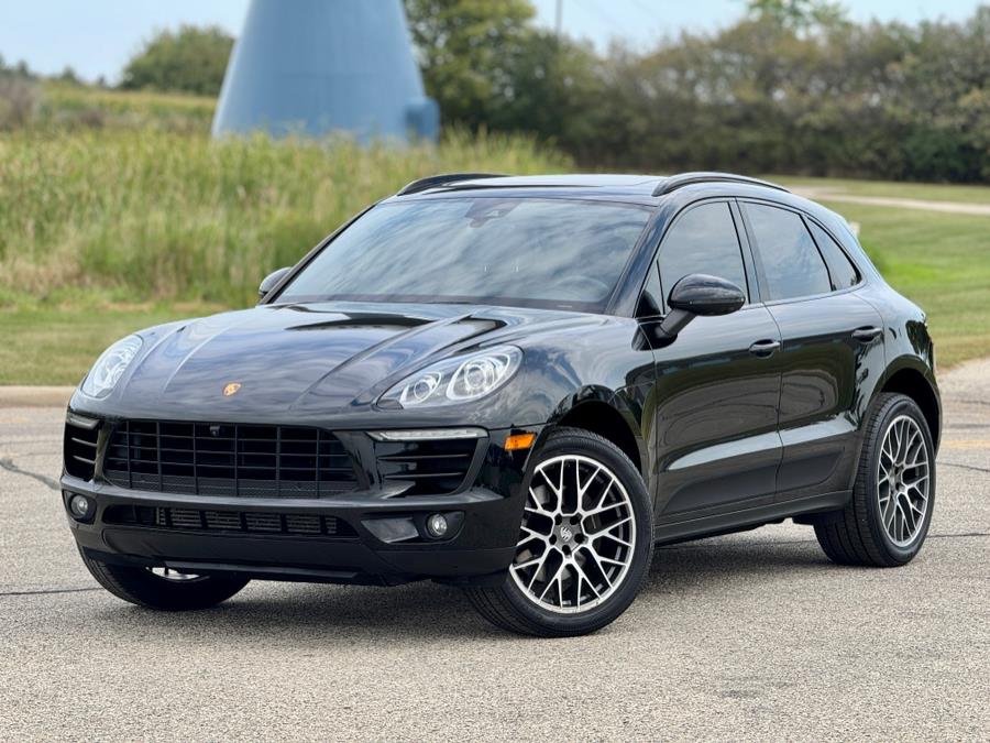 2017 Porsche Macan Base photo 2