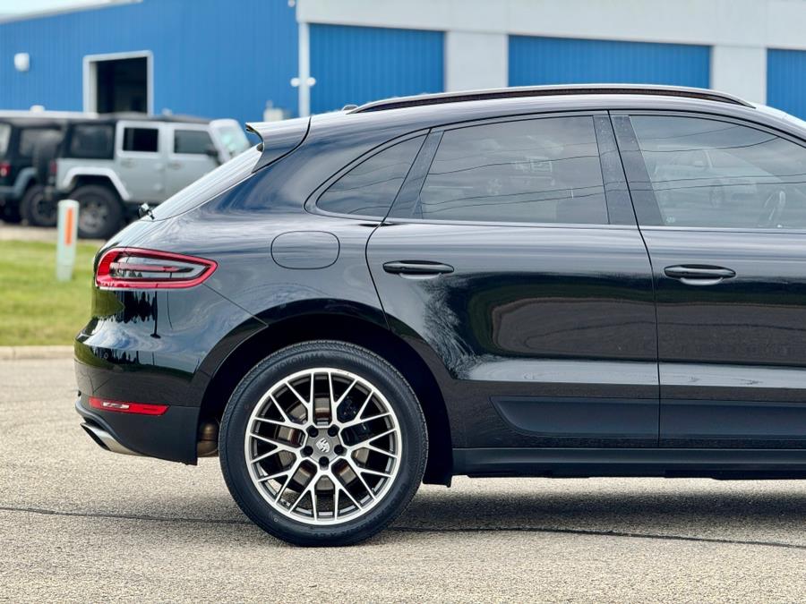 2017 Porsche Macan Base photo 17