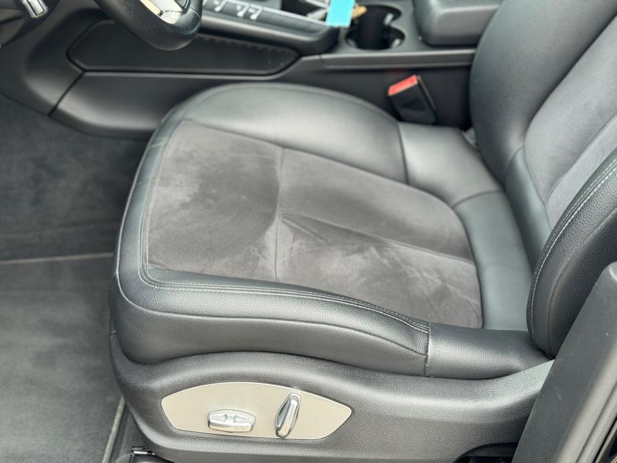 2017 Porsche Macan Base photo 25