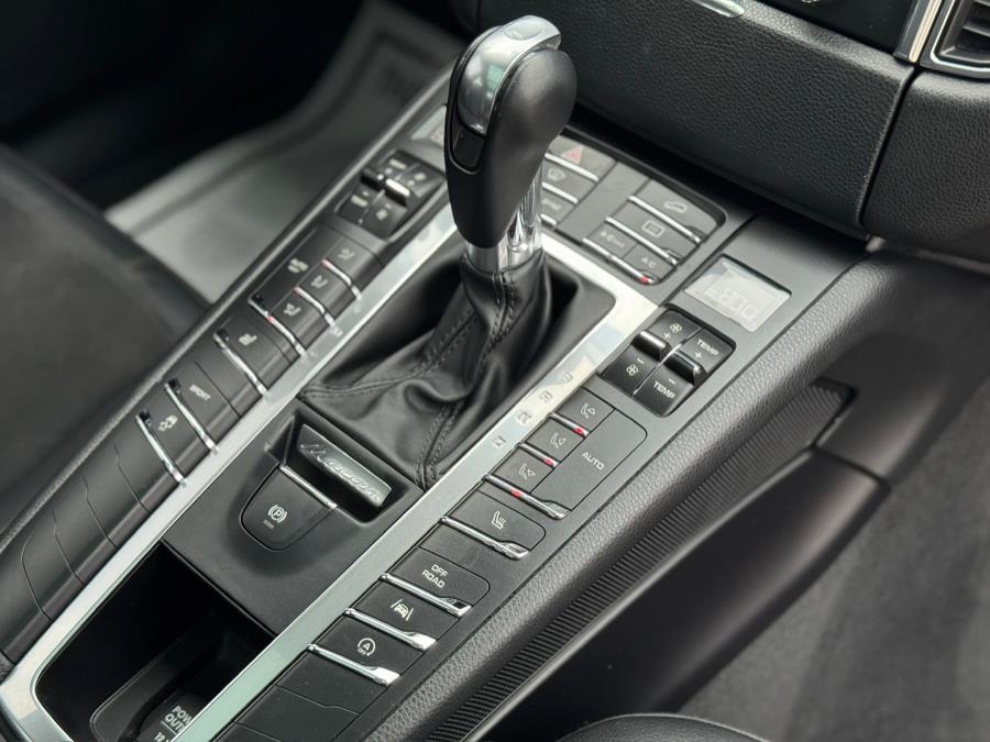 2017 Porsche Macan Base photo 51