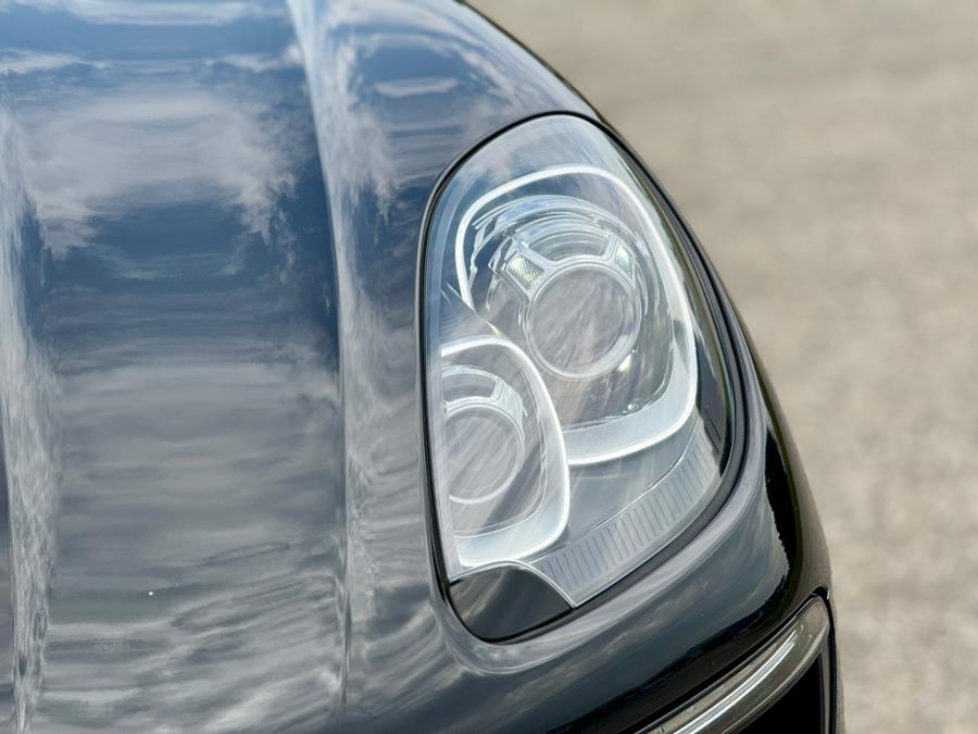 2017 Porsche Macan Base photo 14