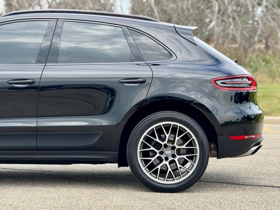 2017 Porsche Macan Base photo 16