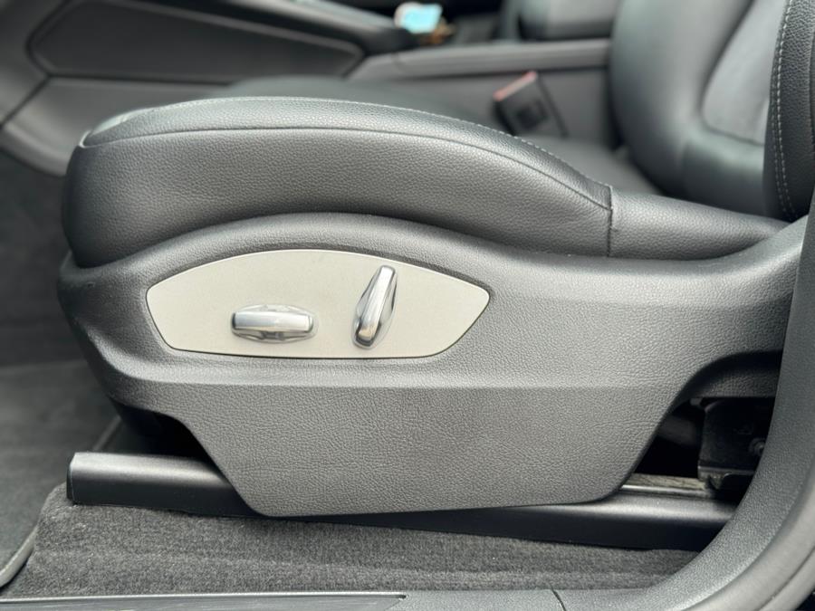 2017 Porsche Macan Base photo 24