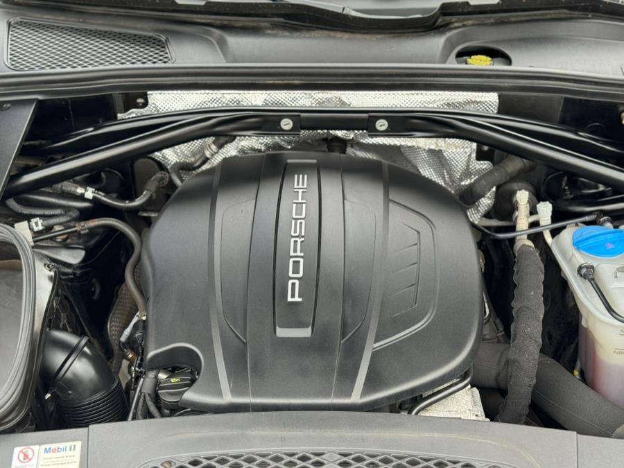2017 Porsche Macan Base photo 56