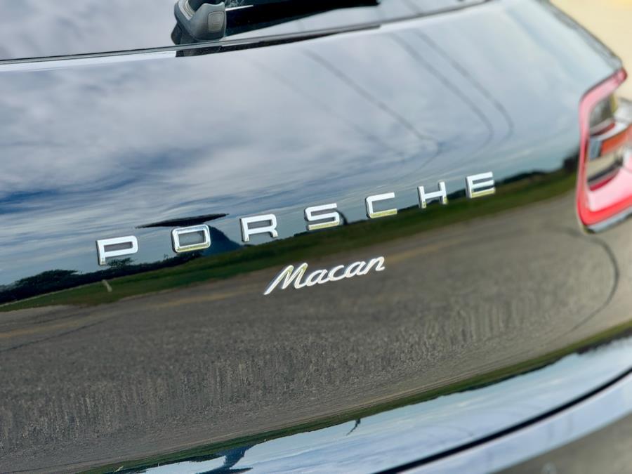 2017 Porsche Macan Base photo 19