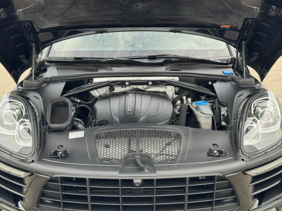 2017 Porsche Macan Base photo 55