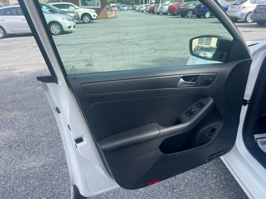 2014 Volkswagen Jetta Sedan 4dr Auto S, available for sale in Bethlehem, Pennsylvania | Best Auto Deals LLC. Bethlehem, Pennsylvania 2014 Volkswagen Jetta Sedan 4dr Auto S, available for sale in Bethlehem, Pennsylvania | Best Auto Deals LLC. Bethlehem, Pennsylvania