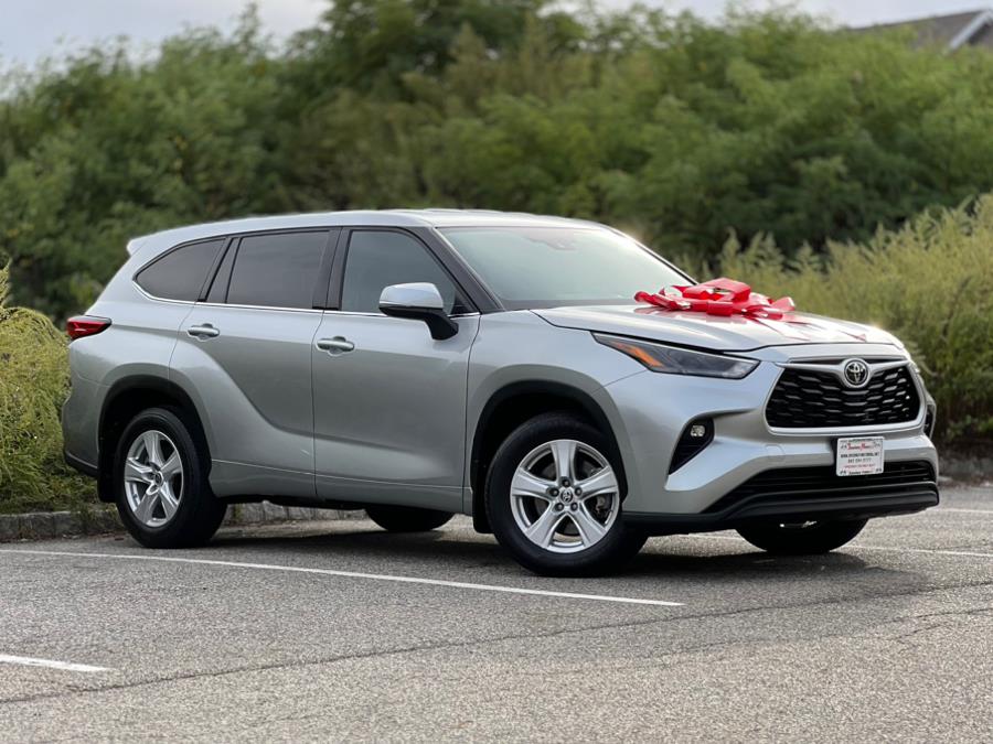 Used 2022 Toyota Highlander in Paterson, New Jersey | Speedway Motors LLC. Paterson, New Jersey
