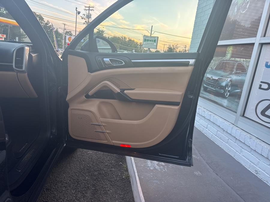 2017 Porsche Cayenne Platinum Edition AWD, available for sale in Milford, Connecticut | Korhan LLC DBA Superior Motors. Milford, Connecticut 2017 Porsche Cayenne Platinum Edition AWD, available for sale in Milford, Connecticut | Korhan LLC DBA Superior Motors. Milford, Connecticut