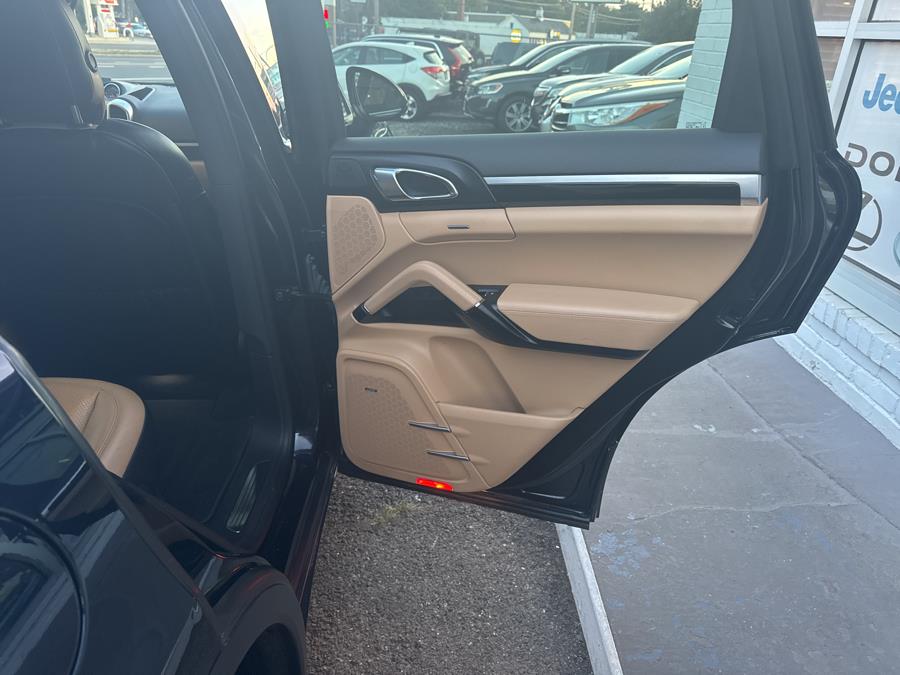 2017 Porsche Cayenne Platinum Edition AWD, available for sale in Milford, Connecticut | Korhan LLC DBA Superior Motors. Milford, Connecticut 2017 Porsche Cayenne Platinum Edition AWD, available for sale in Milford, Connecticut | Korhan LLC DBA Superior Motors. Milford, Connecticut