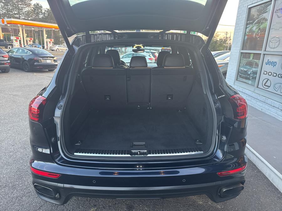 2017 Porsche Cayenne Platinum Edition AWD, available for sale in Milford, Connecticut | Korhan LLC DBA Superior Motors. Milford, Connecticut 2017 Porsche Cayenne Platinum Edition AWD, available for sale in Milford, Connecticut | Korhan LLC DBA Superior Motors. Milford, Connecticut