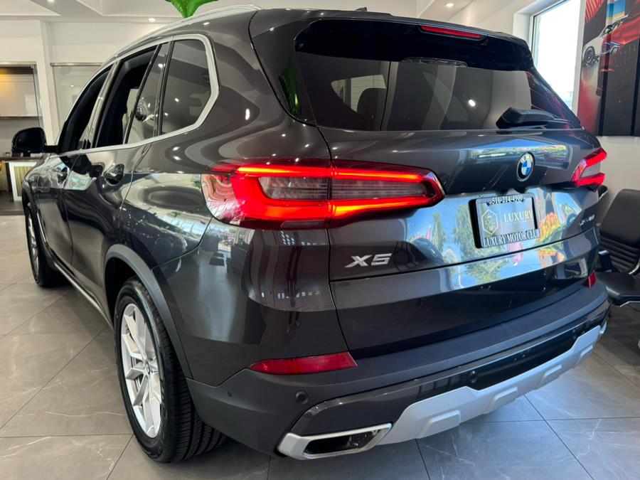 2020 BMW X5 xDrive40i Sports Activity Vehicle, available for sale in Franklin Square, New York | Luxury Motor Club. Franklin Square, New York 2020 BMW X5 xDrive40i Sports Activity Vehicle, available for sale in Franklin Square, New York | Luxury Motor Club. Franklin Square, New York