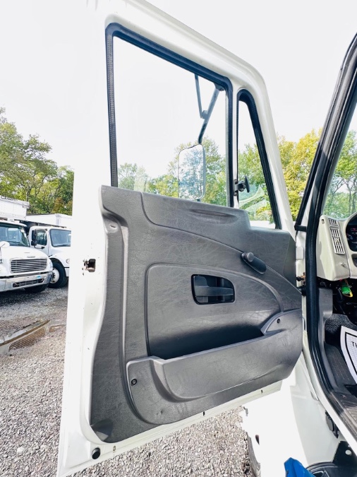 2018 International 4300 26 FEET DRY BOX  + CUMMINS  + LIFT GATE + NO CDL, available for sale in South Amboy, New Jersey | NJ Truck Spot. South Amboy, New Jersey 2018 International 4300 26 FEET DRY BOX  + CUMMINS  + LIFT GATE + NO CDL, available for sale in South Amboy, New Jersey | NJ Truck Spot. South Amboy, New Jersey