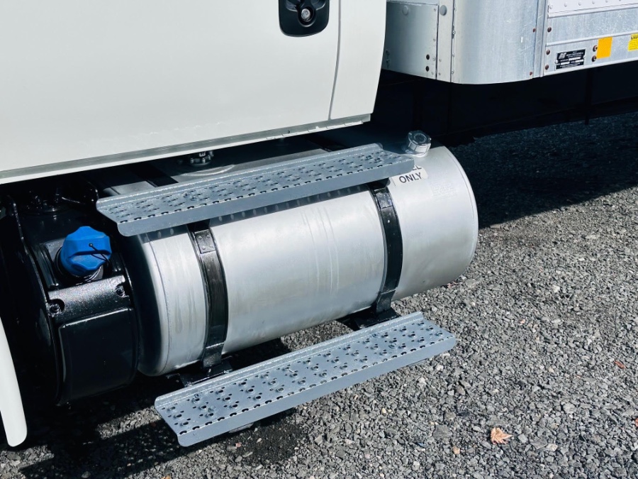 2018 International 4300 26 FEET DRY BOX  + CUMMINS  + LIFT GATE + NO CDL, available for sale in South Amboy, New Jersey | NJ Truck Spot. South Amboy, New Jersey 2018 International 4300 26 FEET DRY BOX  + CUMMINS  + LIFT GATE + NO CDL, available for sale in South Amboy, New Jersey | NJ Truck Spot. South Amboy, New Jersey