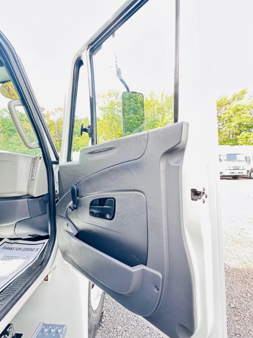 2018 International 4300 26 FEET DRY BOX  + CUMMINS  + LIFT GATE + NO CDL, available for sale in South Amboy, New Jersey | NJ Truck Spot. South Amboy, New Jersey 2018 International 4300 26 FEET DRY BOX  + CUMMINS  + LIFT GATE + NO CDL, available for sale in South Amboy, New Jersey | NJ Truck Spot. South Amboy, New Jersey