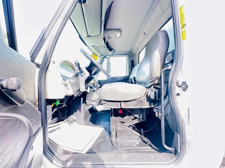 2018 International 4300 26 FEET DRY BOX  + CUMMINS  + LIFT GATE + NO CDL, available for sale in South Amboy, New Jersey | NJ Truck Spot. South Amboy, New Jersey 2018 International 4300 26 FEET DRY BOX  + CUMMINS  + LIFT GATE + NO CDL, available for sale in South Amboy, New Jersey | NJ Truck Spot. South Amboy, New Jersey