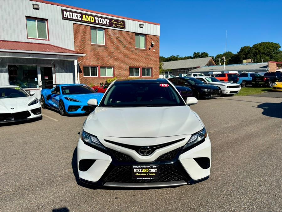 2019 Toyota Camry XSE photo 2
