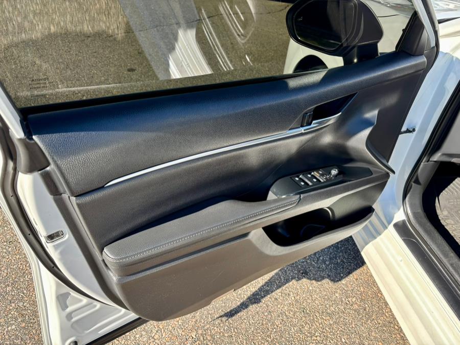 2019 Toyota Camry XSE photo 9