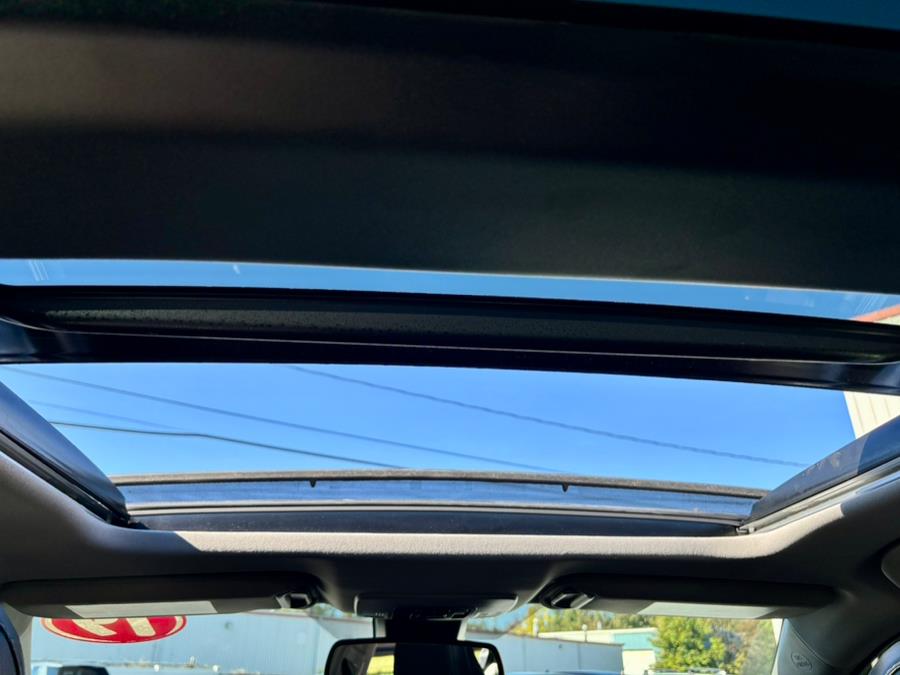 2019 Toyota Camry XSE photo 23