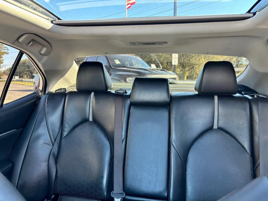 2019 Toyota Camry XSE photo 16